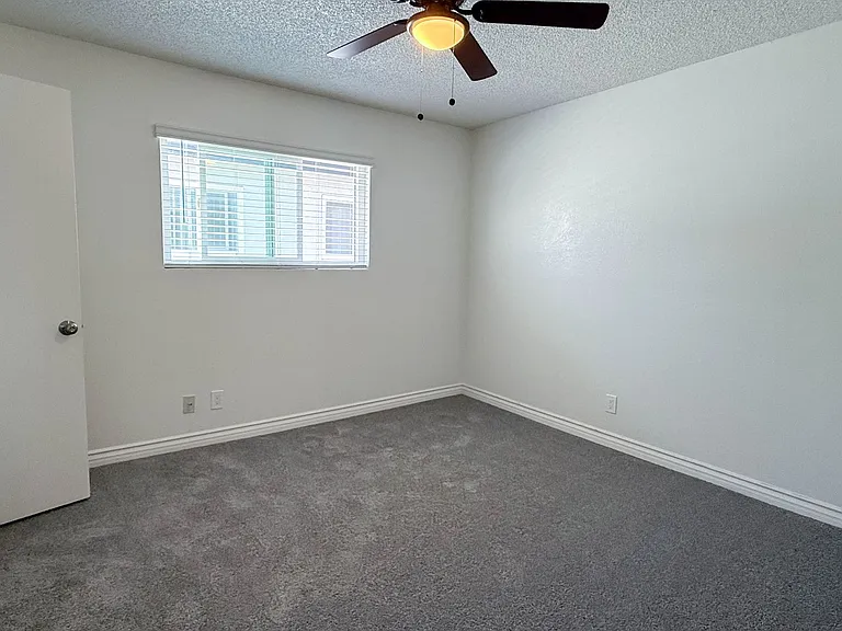3815 Marlborough Ave — Photo 8