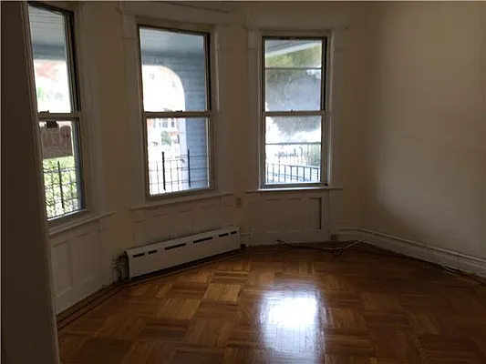 Rented by Lucien Perry | media 26