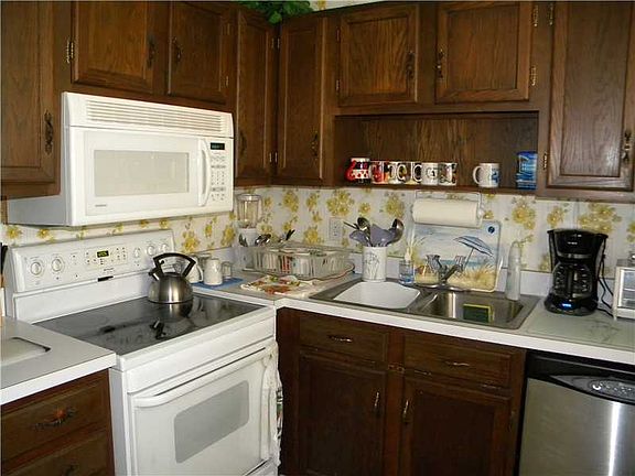 4th image of 7 Vista Palm Ln APT 105
