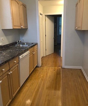 4th image of 6738 N Lakewood Ave #6744-2