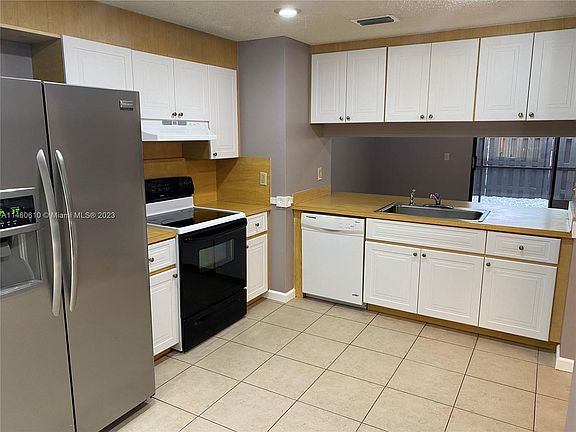 4th image of 110 SW 97th Ter #110