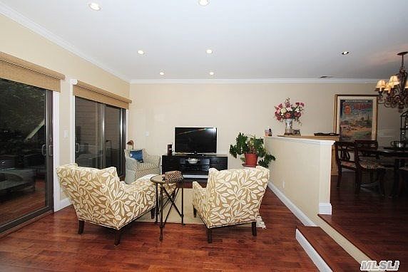 3rd image of 139 Southgate Dr
