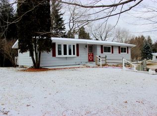 466 Greenbriar Pl, Jonesville, MI 49250