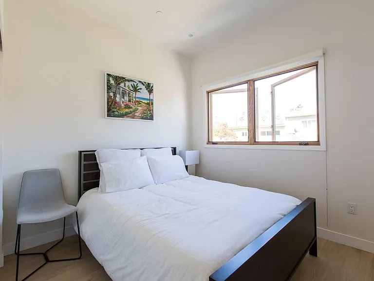 1319 Yale St #1 — Photo 30