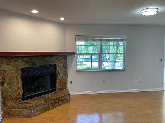 4th image of 7228 Castle Dr