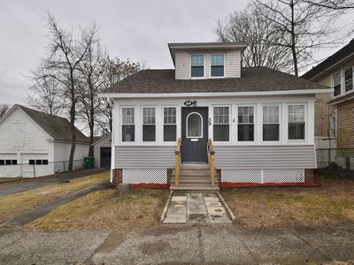 39 Algonquin St, Chicopee, MA, 01013
