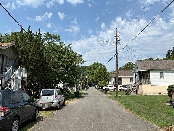 4th image of 105 W 9th St