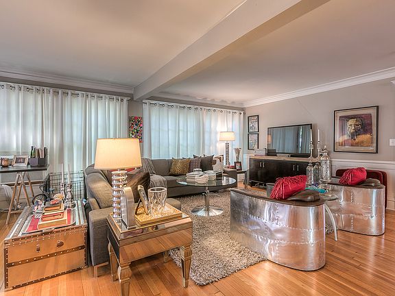 3rd image of 4317 Oak St #2