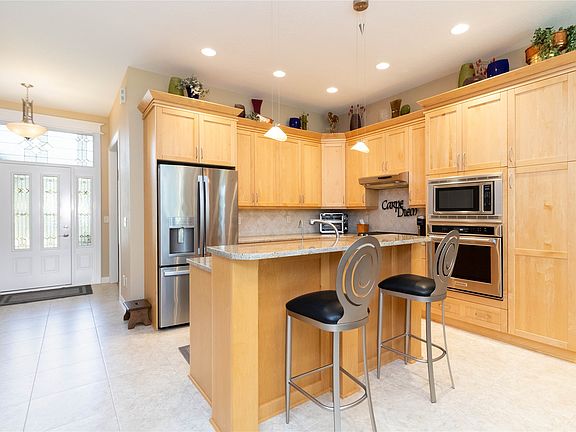 4th image of 862 Glen Oaks Ter