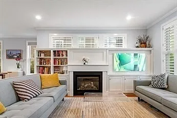 4 bed, 3.5 bath, 2205 sqft, $8,675 — Photo 3