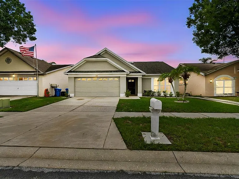 10105 Sea Spray Pl — Photo 1