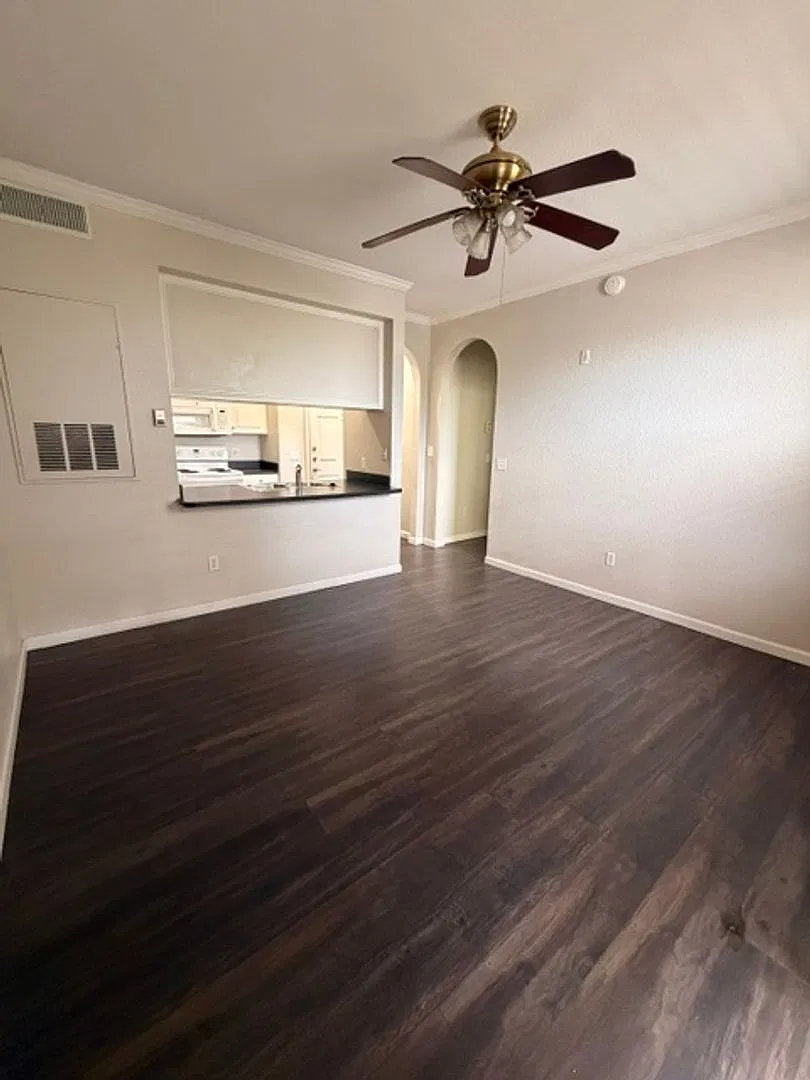 1 Bedroom Condo in Downtown Free Water, Sewer, Trash and Pest Control! No Hidden Fees! — Photo 2