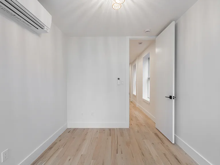 376 Montgomery St #1F — Photo 2