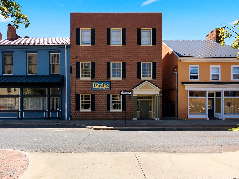 25 E Boscawen St #200