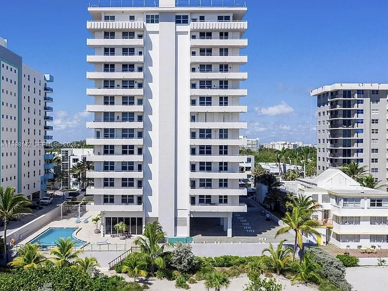 9225 Collins Ave #706 — Photo 36