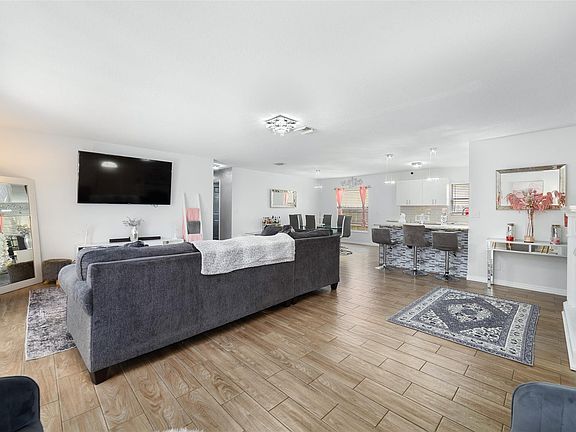 3rd image of 317 Swain Boulevard