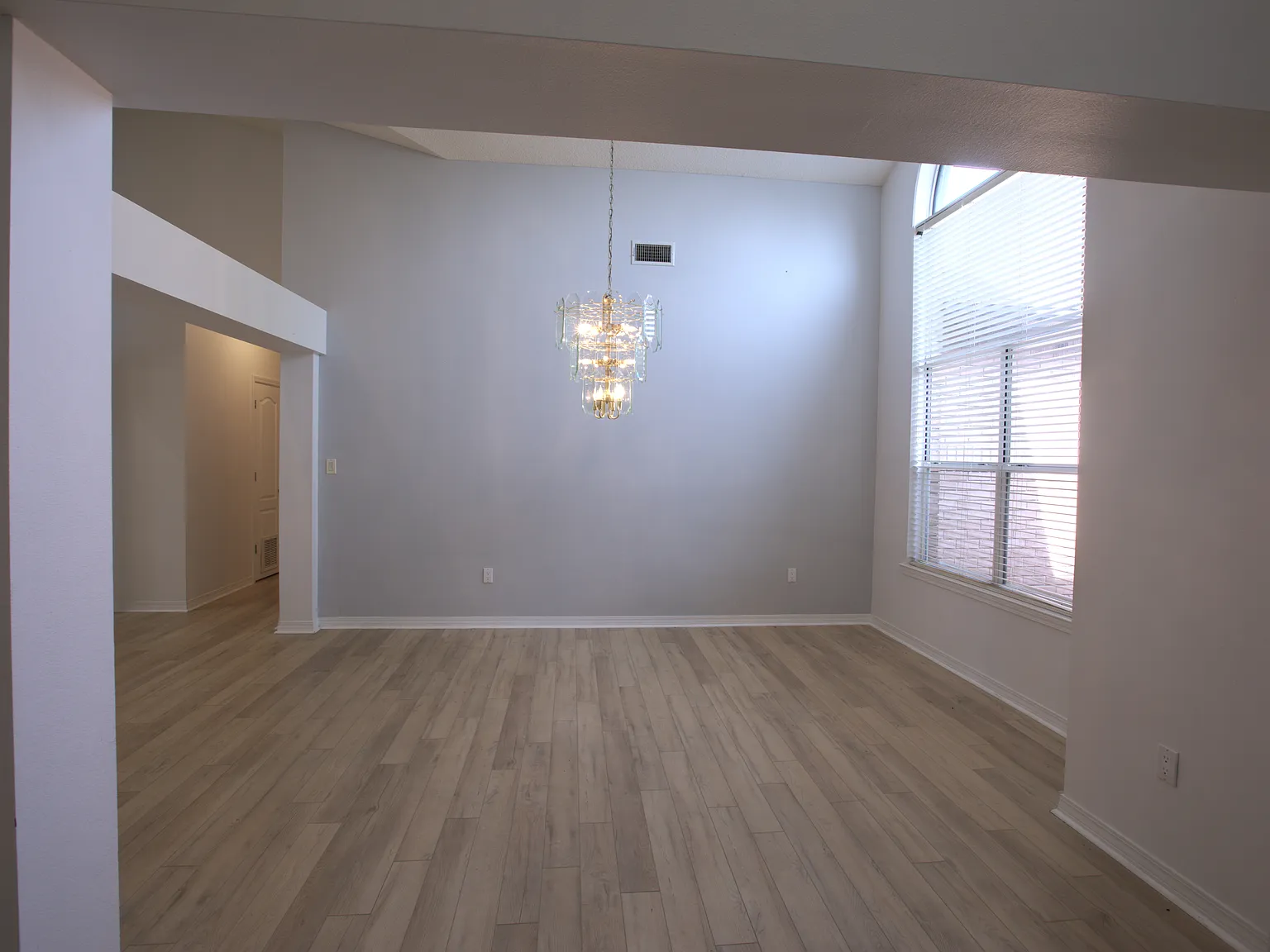 3 bed, 2605 sqft, $3,100 — Photo 3