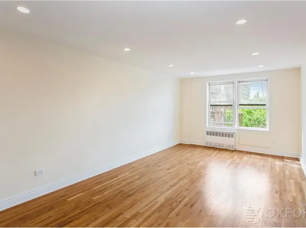 820 Ocean Parkway image 1 of 7