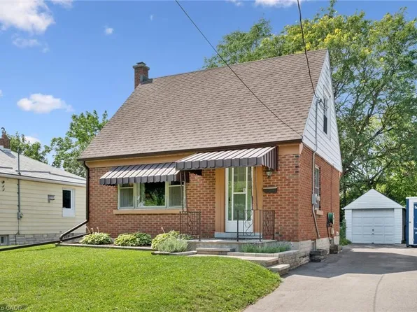 114 Lorne Cres, Kitchener, ON N2M 3Y5