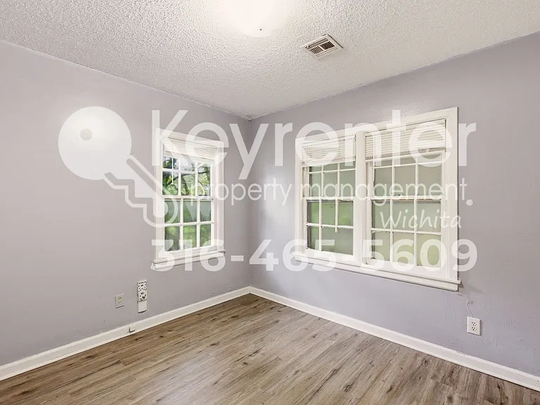 915 N Harding Ave — Photo 17