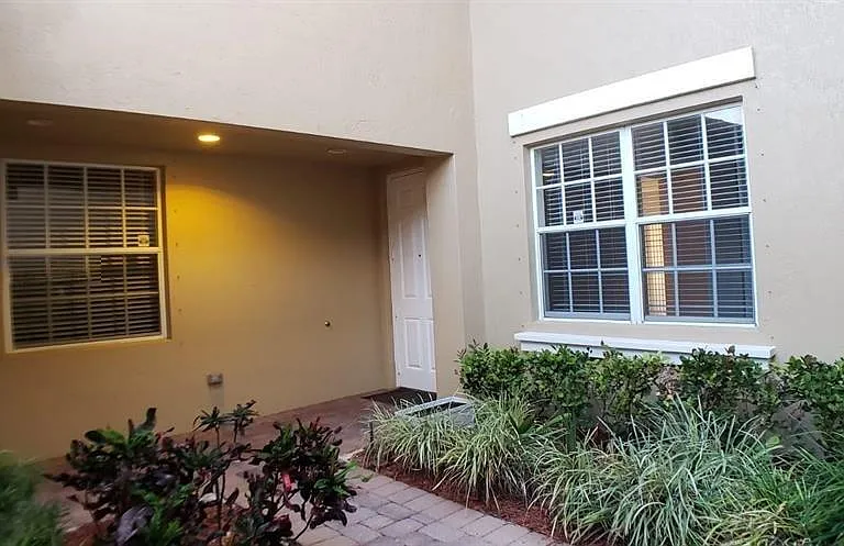 8207 NW 128th Ln #18-B — Photo 2