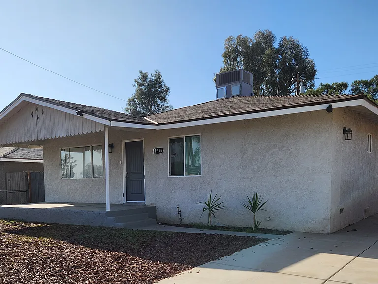 1213 Dawn St #2 — Photo 1