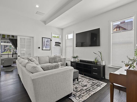 5th image of 348 Wilson Ave
