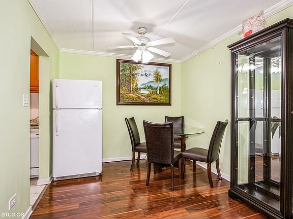 2nd image of 270 Shorewood Dr APT 1A