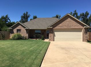 809 S Castlerock Ln, Mustang, OK 73064