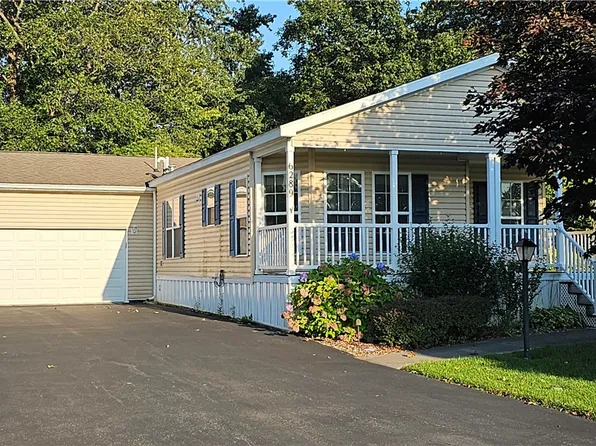 6289 Murphy Dr, Victor, NY 14564
