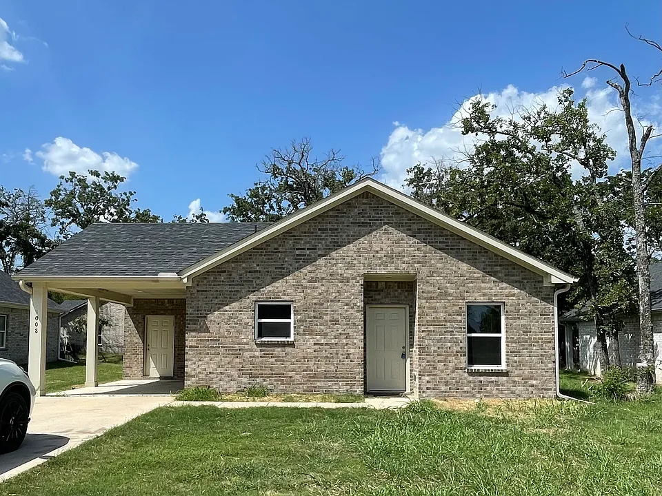 1008 Woodland Dr