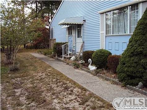 3rd image of 18A Maplewood Dr #52