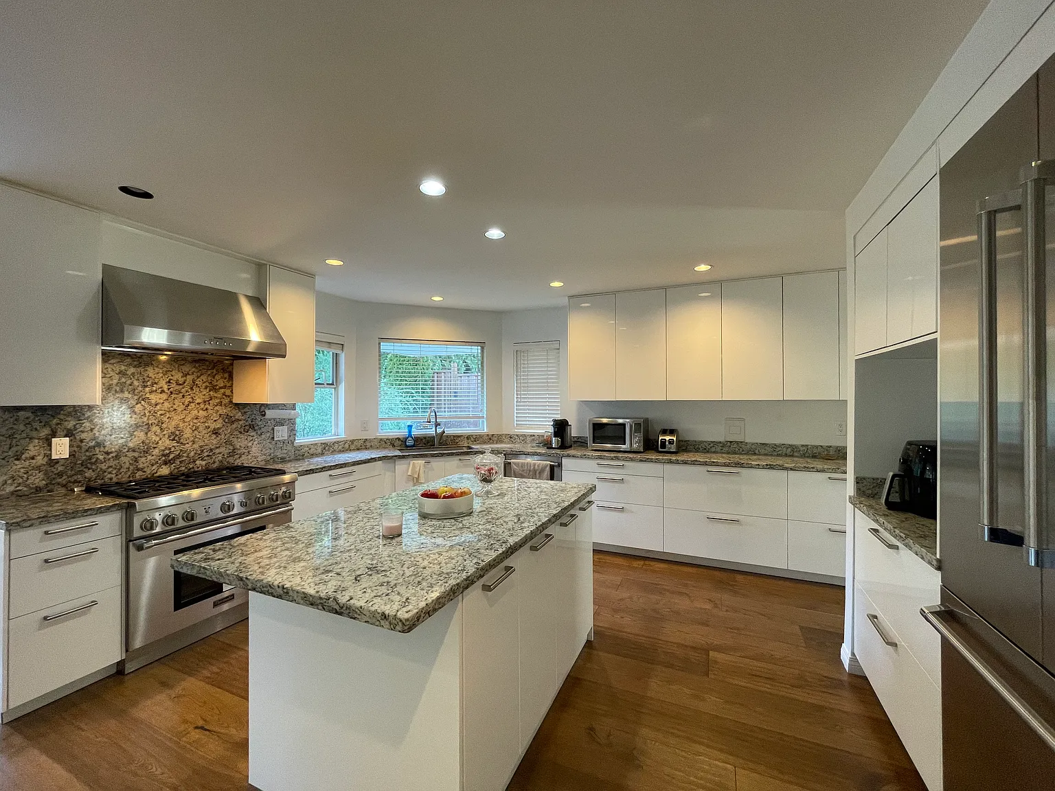 4 bed, 2934 sqft, $4,900 — Photo 4