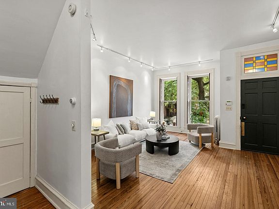 5th image of 608 Reservoir St