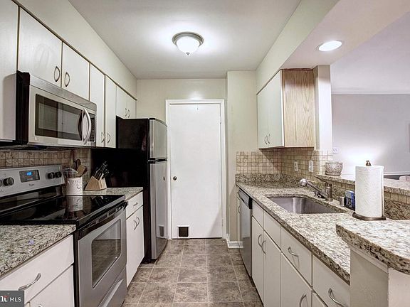 5th image of 7713 Lafayette Forest Dr #131