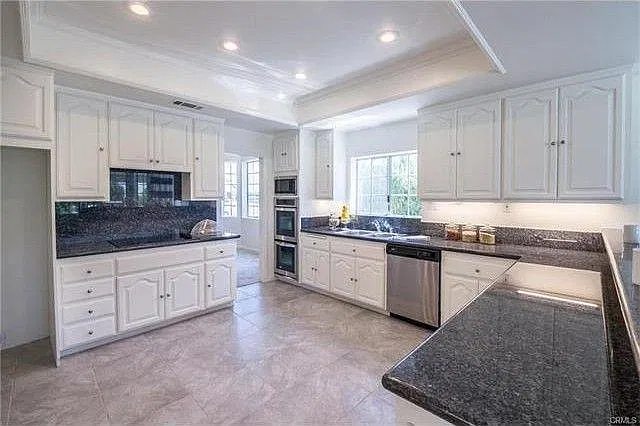 4 bed, 3374 sqft, $4,000 — Photo 4