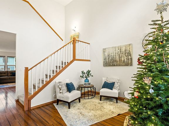 4th image of 260 Goldenrod Street