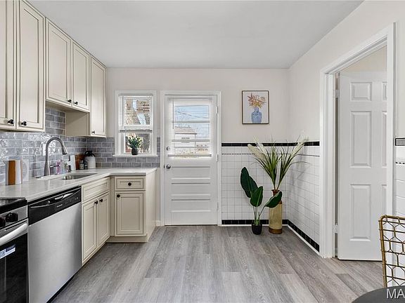 5th image of 225 S Saint Charles St