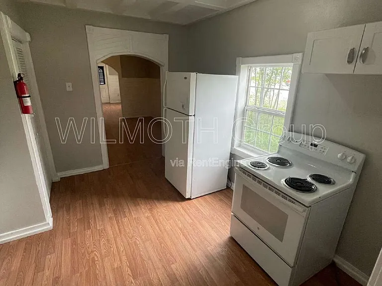 2631 Southeastern Ave — Photo 9