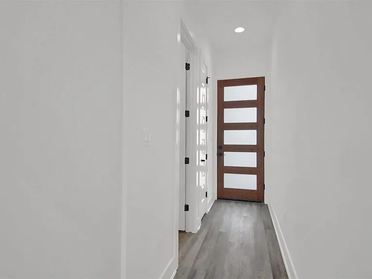 21200 Portsmouth Cv #3 — Photo 9