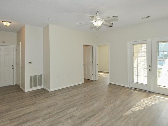 7311StAndrewsWoodsCir#103-3