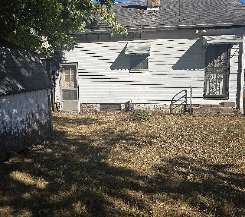 2nd image of 1106 N Tremont St