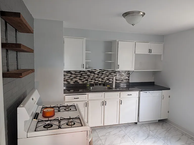 123 Kimberly Ave #LOWER — Photo 6