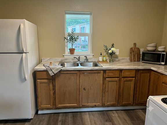 5th image of 1004 3rd St #A