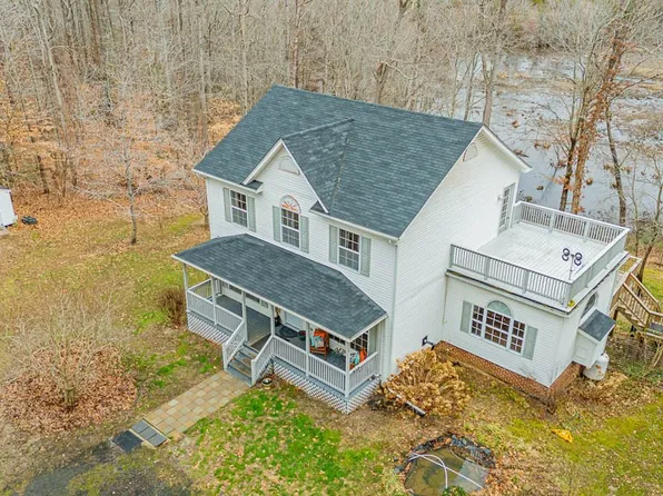 569 Lake Dr, Tappahannock, VA 22560