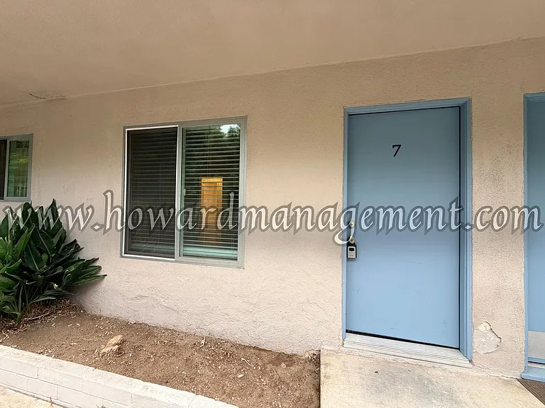 ** Move In Special** 4124 Grand View! Prime Location, All Vacancies Currently Offering 2 Week Fre... — Photo 2