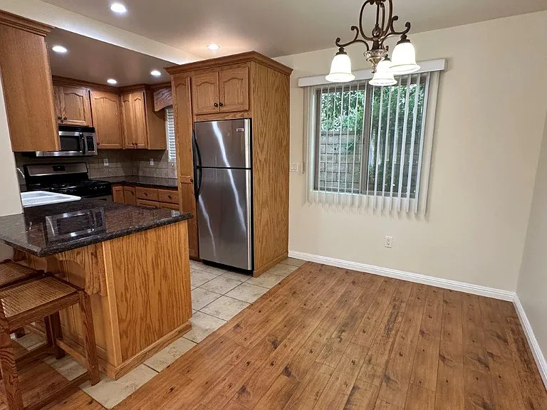 12540 Moorpark St — Photo 8