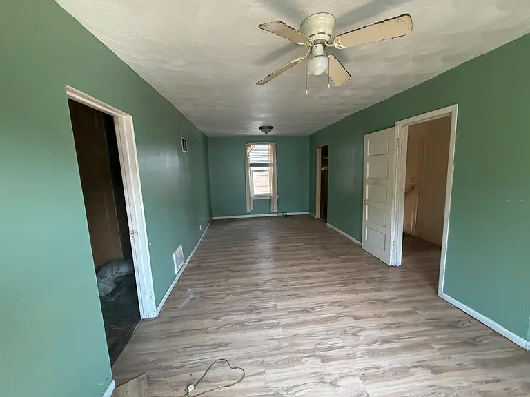 829 E McClure Ave — Photo 15