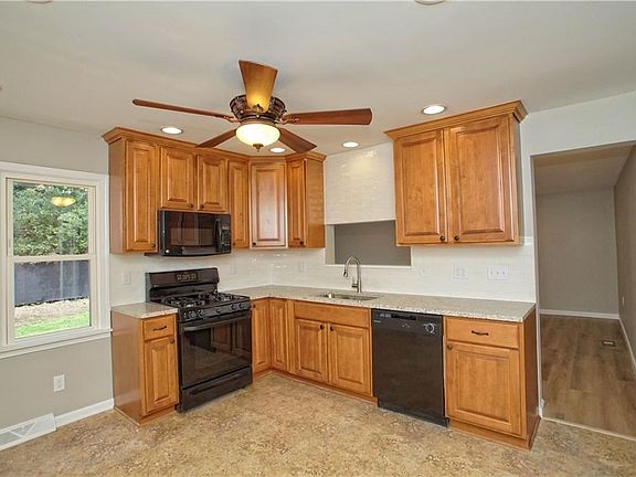 3rd image of 33965 Waldmer Dr