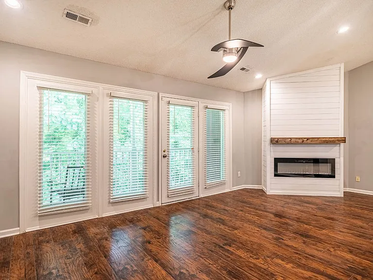 1320 Park Glen Dr #304 — Photo 8